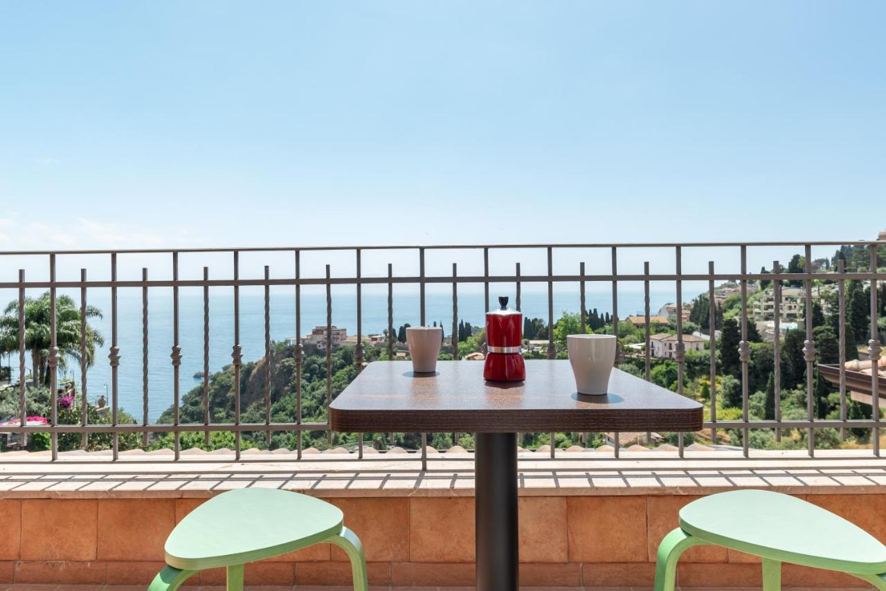Taormina Panoramic Apartment With Parking Exteriör bild